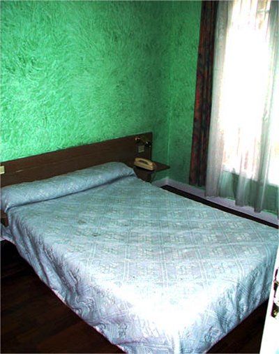 Hibiscus Republique Hotel Paris Room photo